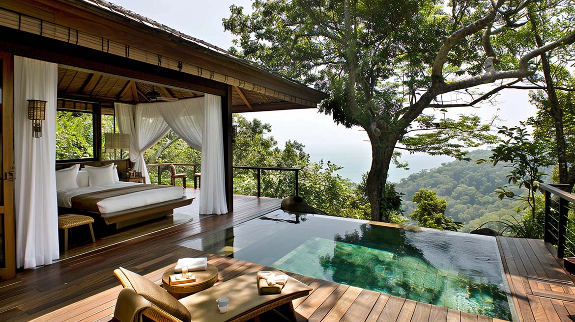 Luxury villa with pool overlooking the mountains of Costa Rica