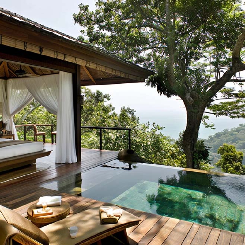 Luxury villa with pool overlooking the mountains of Costa Rica